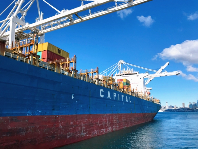 海外のコンテナ船